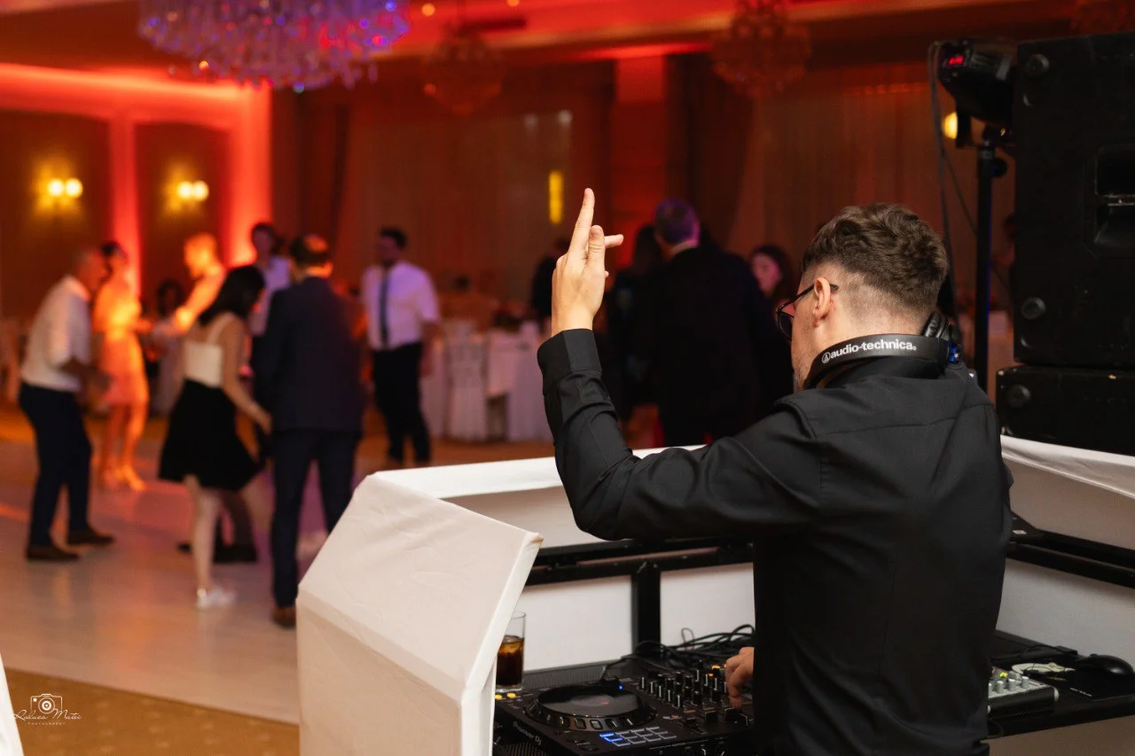 DJ pentru atmosferă de poveste - TOP 7 momente esențiale într-o nuntă reușită